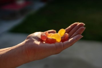 15 Vorteile von CBD-Gummis und anderen CBD-Süßigkeiten