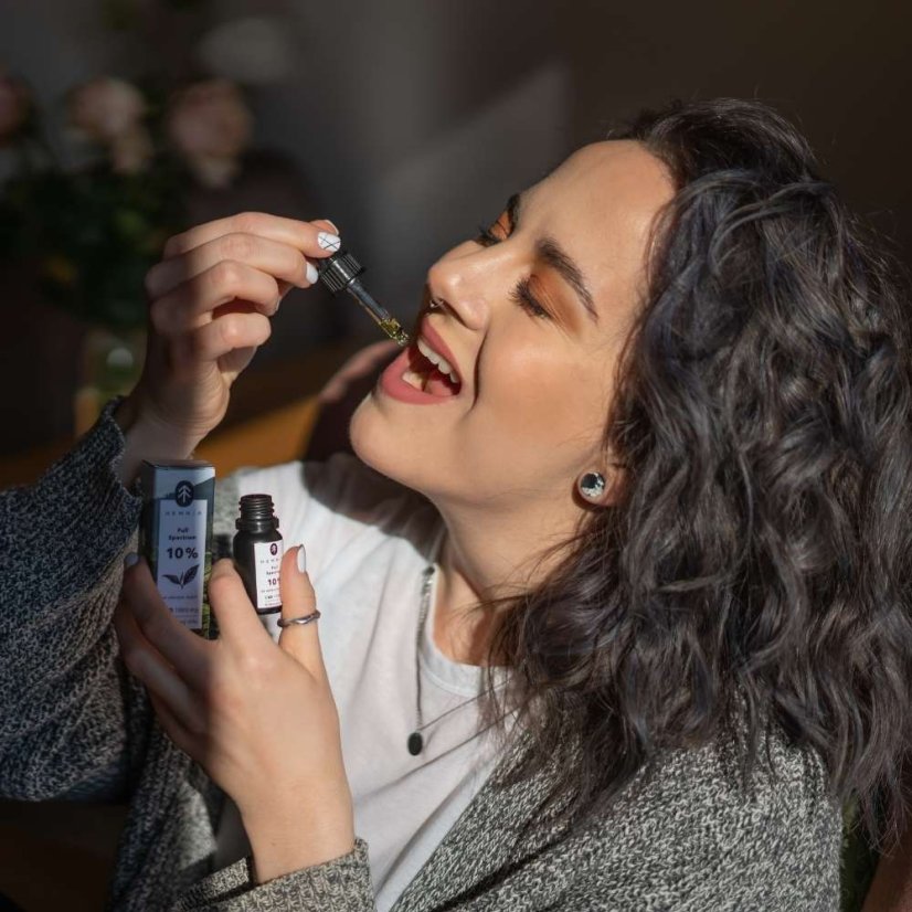 Täyden spektrin CBD-kookosöljy 10%, 1000 mg, 10 ml vihreän teen makuisena