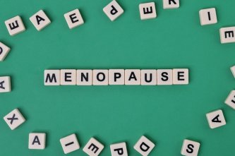 CBD és a menopauza: Hogyan segíthet a cannabidiol a tüneteken?