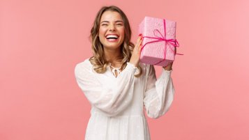 Съвети за подаръци за жени: как да ги зарадваме?